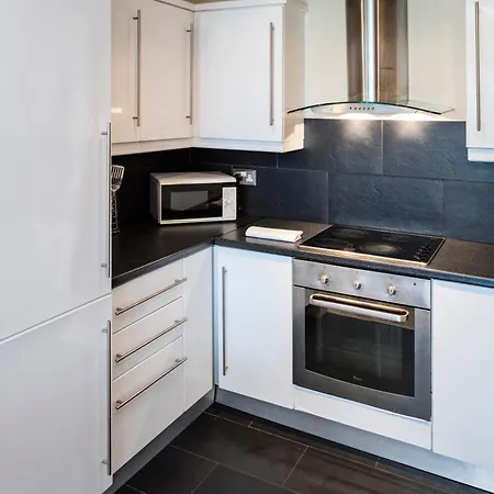Fitzwilliam Point Apartment *
